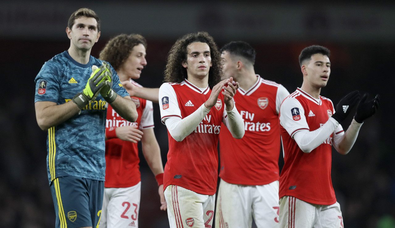 范戴克第72次以队长身份代表荷兰队出场，超越德波尔队史第一